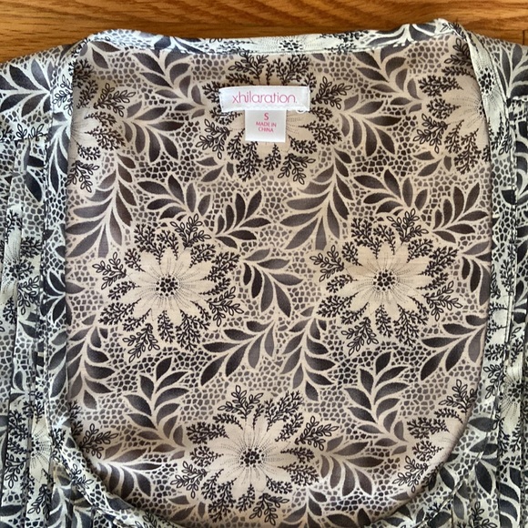 Xhilaration 3/4 Button Down Top - Picture 6 of 15